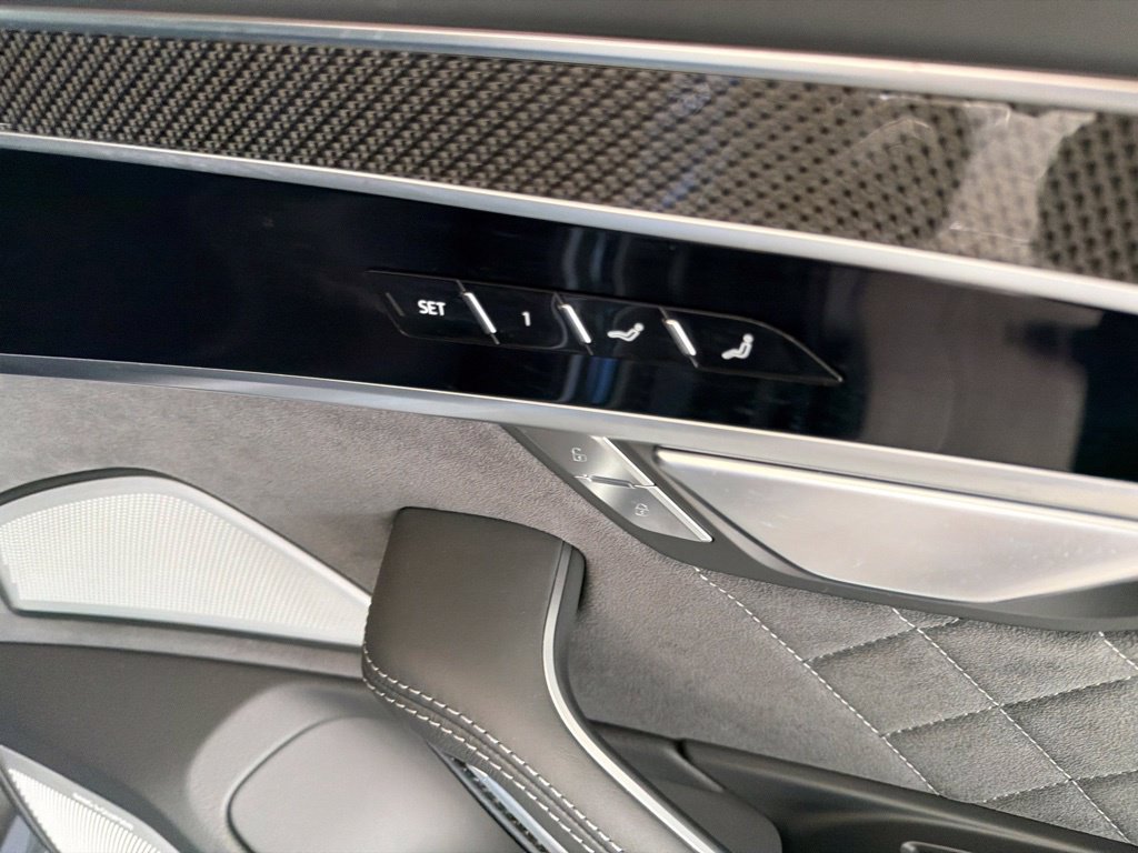 Used 2025 Audi S8 w/ Executive Package AWD/4WD image 39