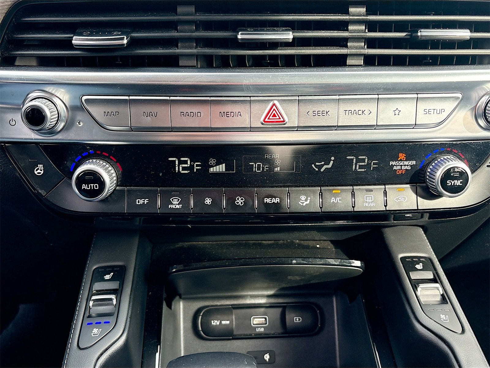 Used 2022 Kia Telluride EX w/ EX Premium Package image 16