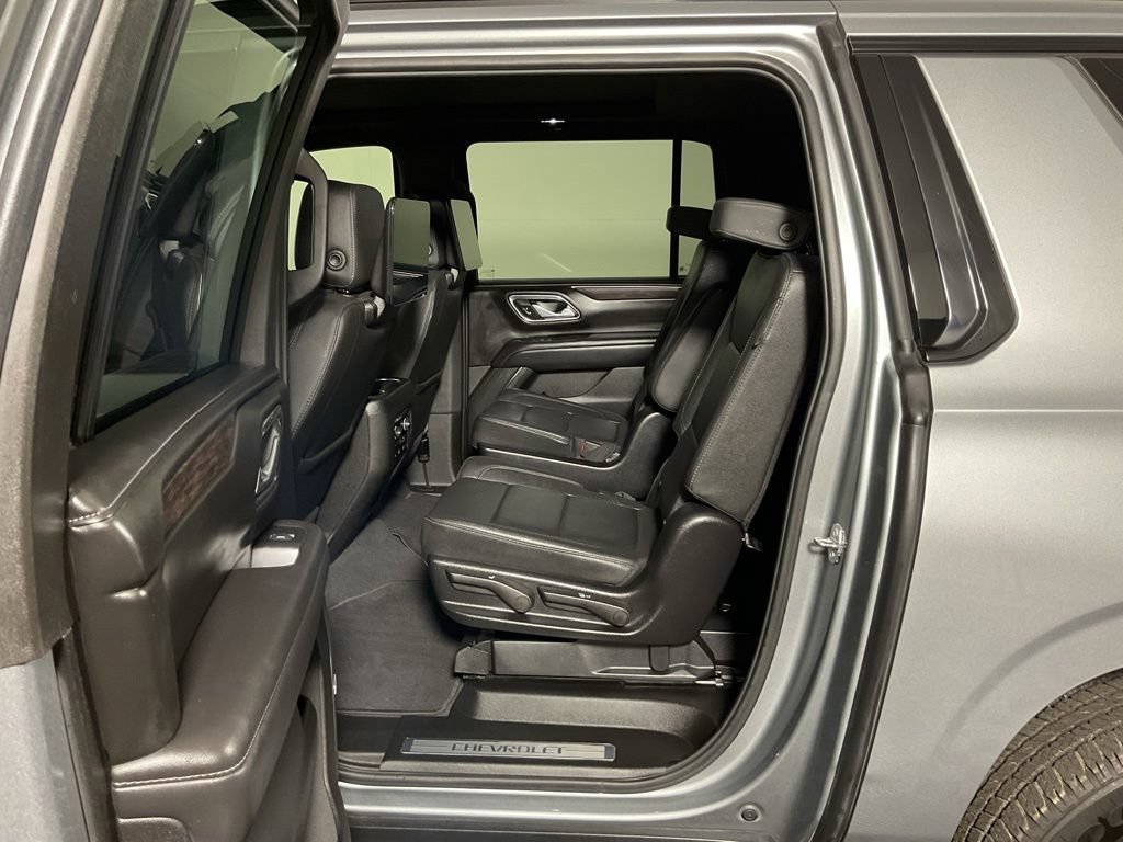 Used 2024 Chevrolet Suburban Z71 w/ Luxury Package AWD/4WD image 34