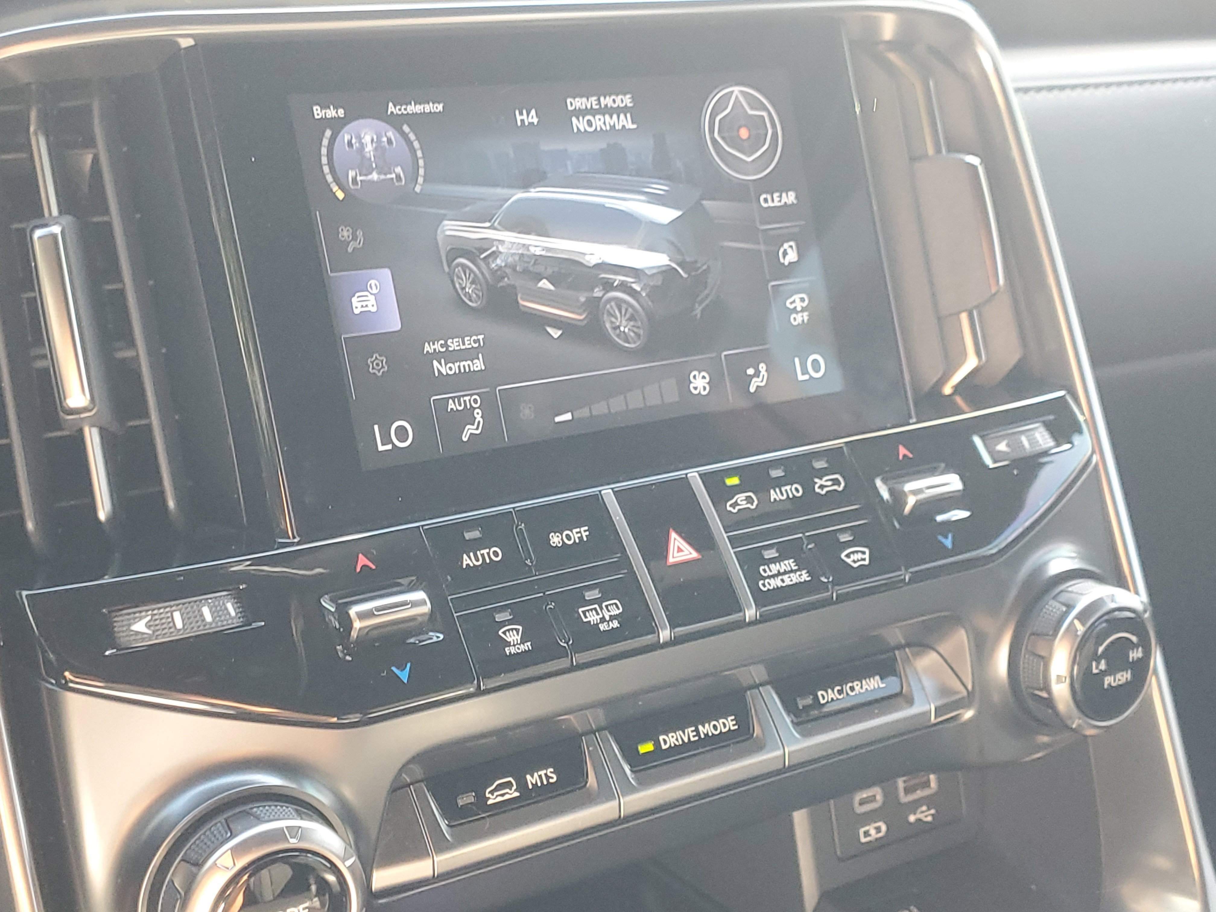 Used 2024 Lexus LX 600 F Sport image 34