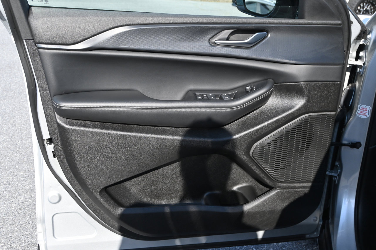 Used 2024 Jeep Grand Cherokee L Laredo image 15