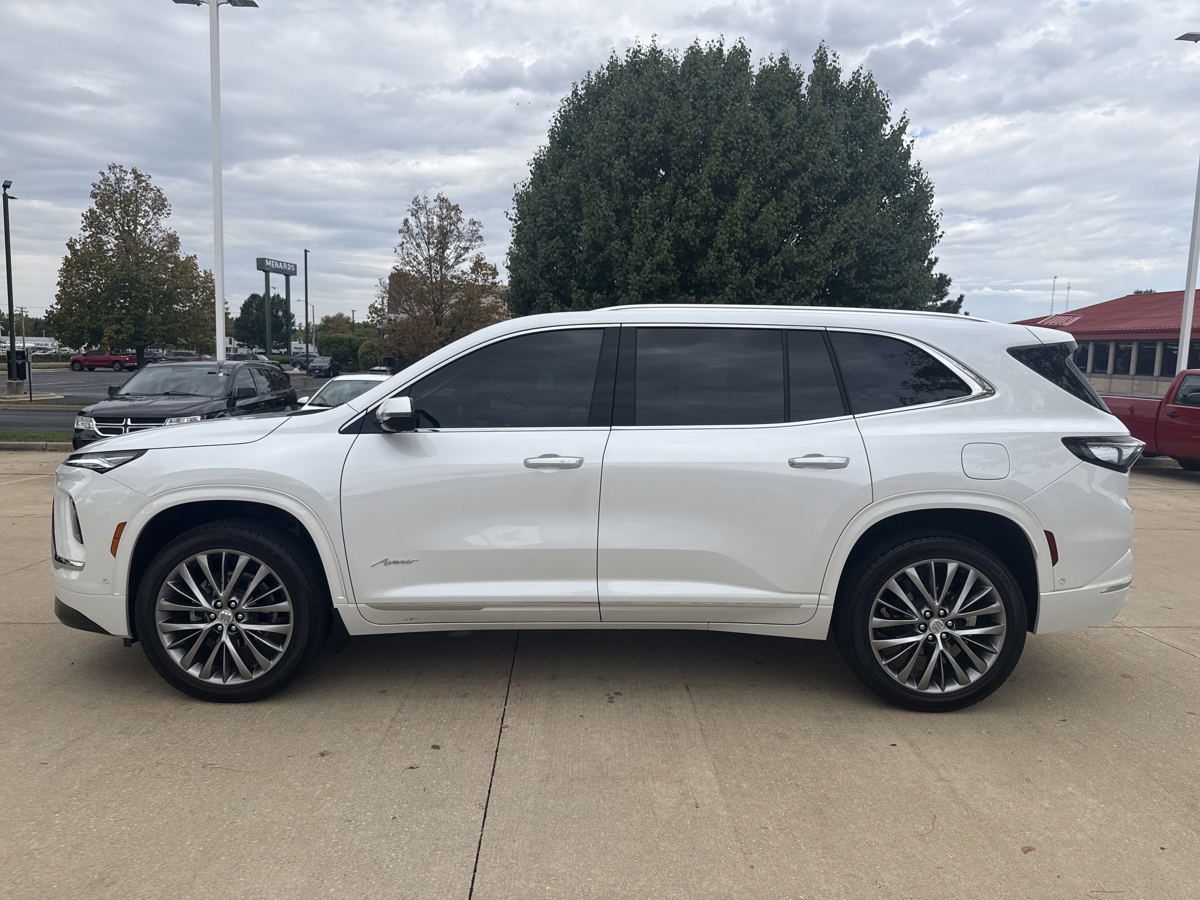 Used 2025 Buick Enclave Avenir w/ Super Cruise Package image 10