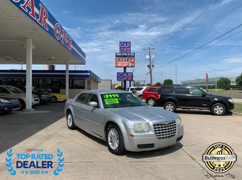 Used 2005 Chrysler 300 Touring RWD image 1