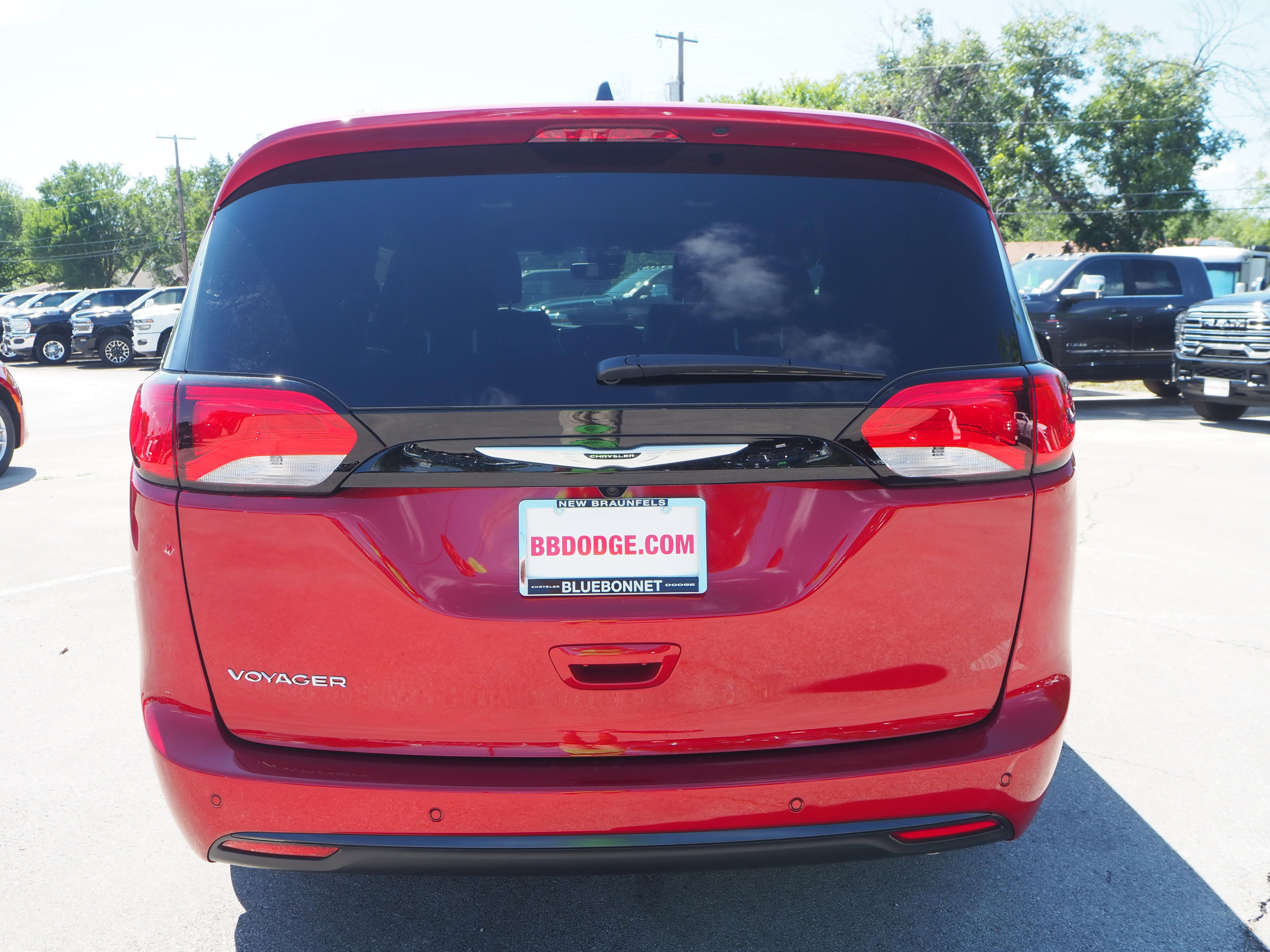 New 2025 Chrysler Voyager LX image 7