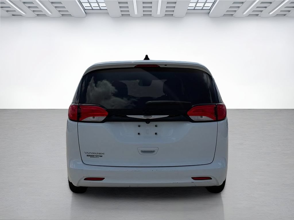 Used 2023 Chrysler Voyager LX FWD image 6