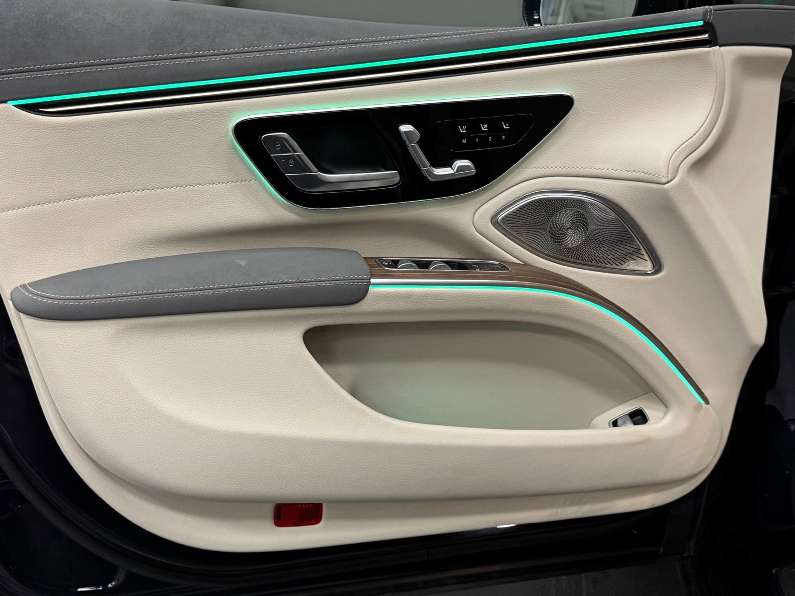 Certified 2023 Mercedes-Benz EQS 580 4MATIC Sedan image 19