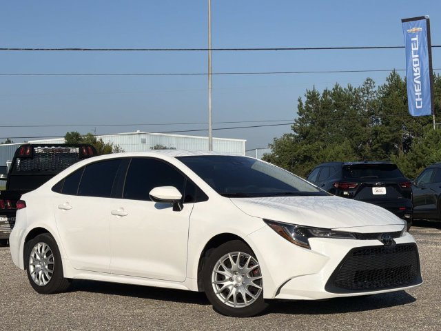 Used 2022 Toyota Corolla LE FWD image 2