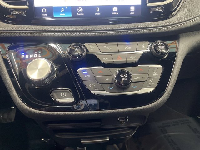 New 2026 Chrysler Pacifica Select image 22
