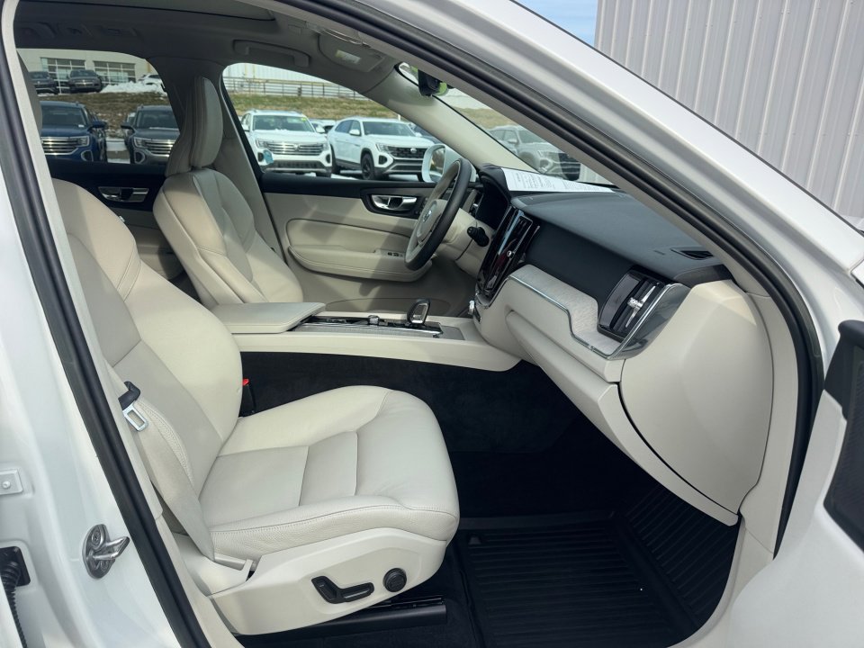 Used 2023 Volvo XC60 B5 Plus w/ Protection Package Premier image 28