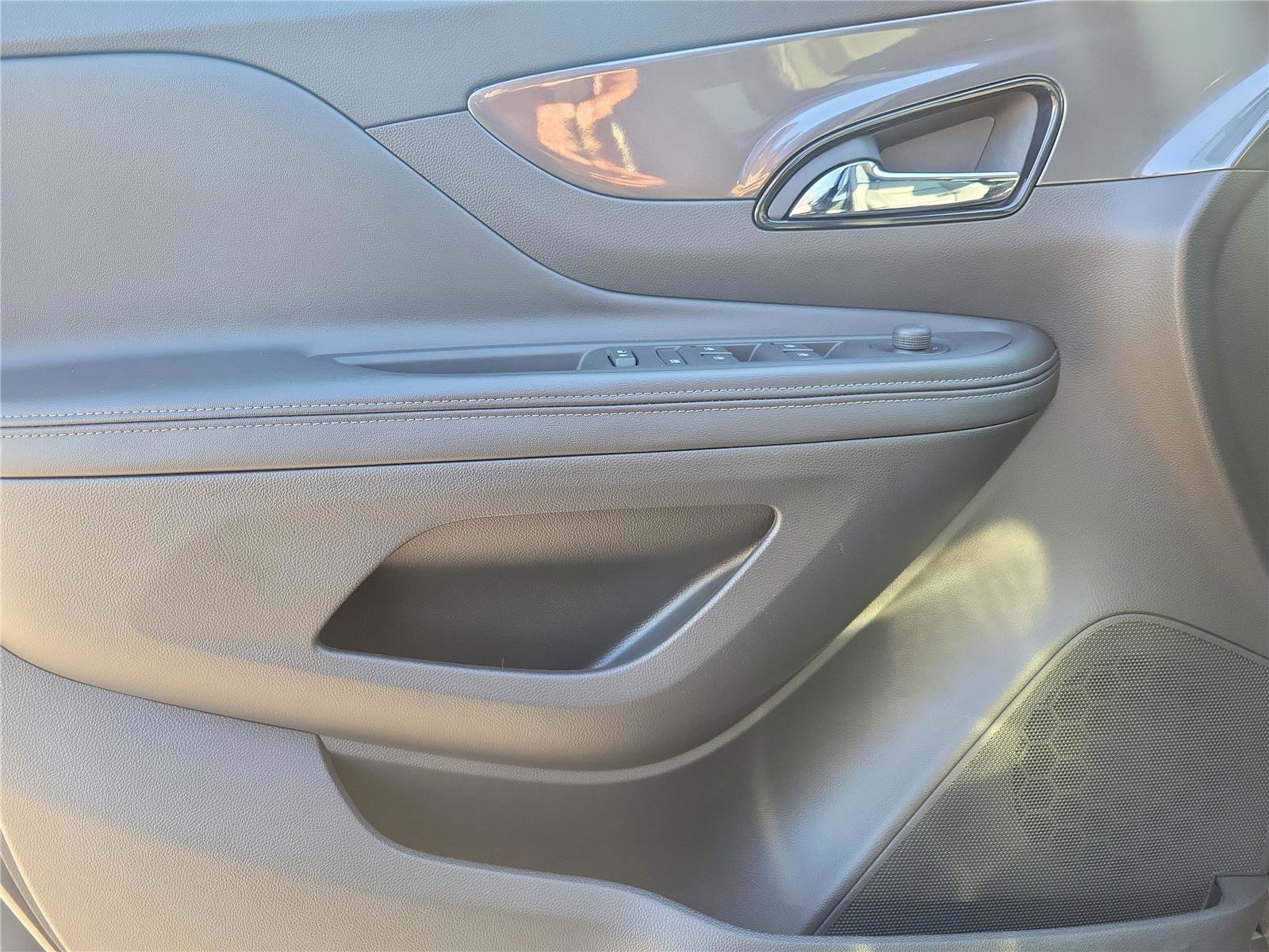 Used 2019 Buick Encore Essence image 19