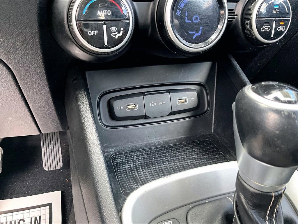 Used 2022 Hyundai Venue SEL image 26
