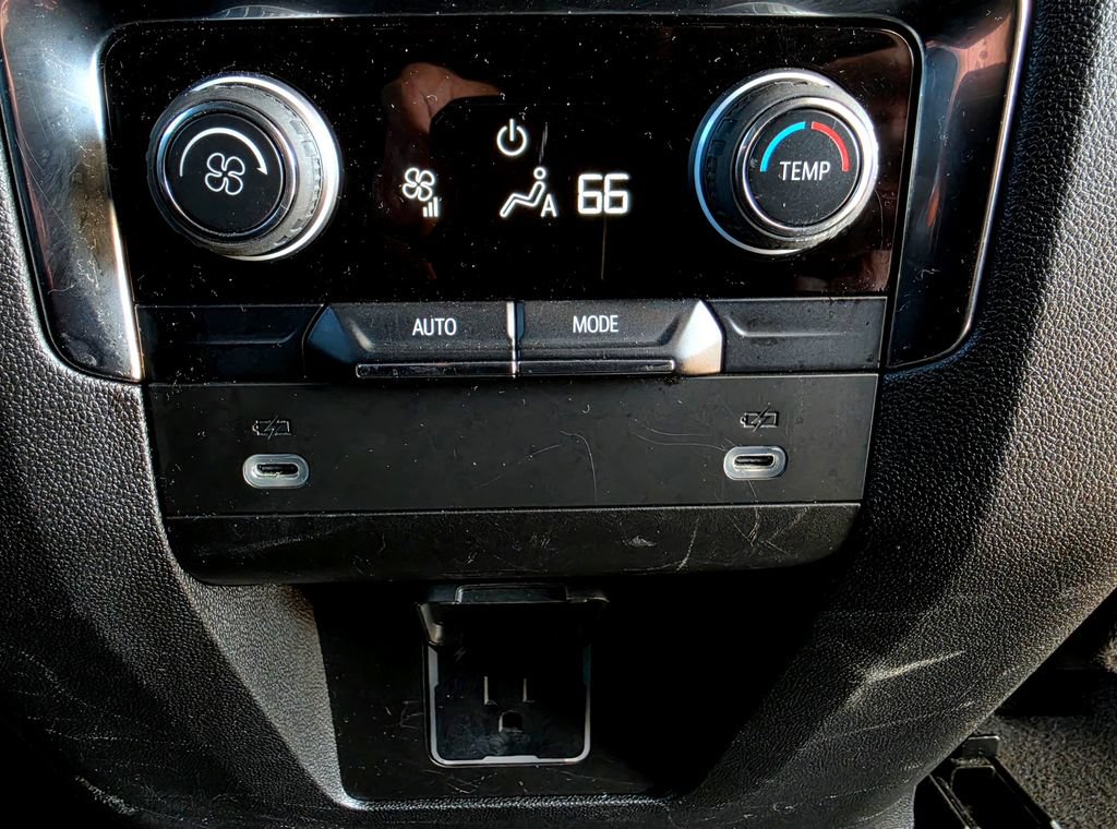 Used 2024 Chevrolet Suburban LT AWD/4WD image 70