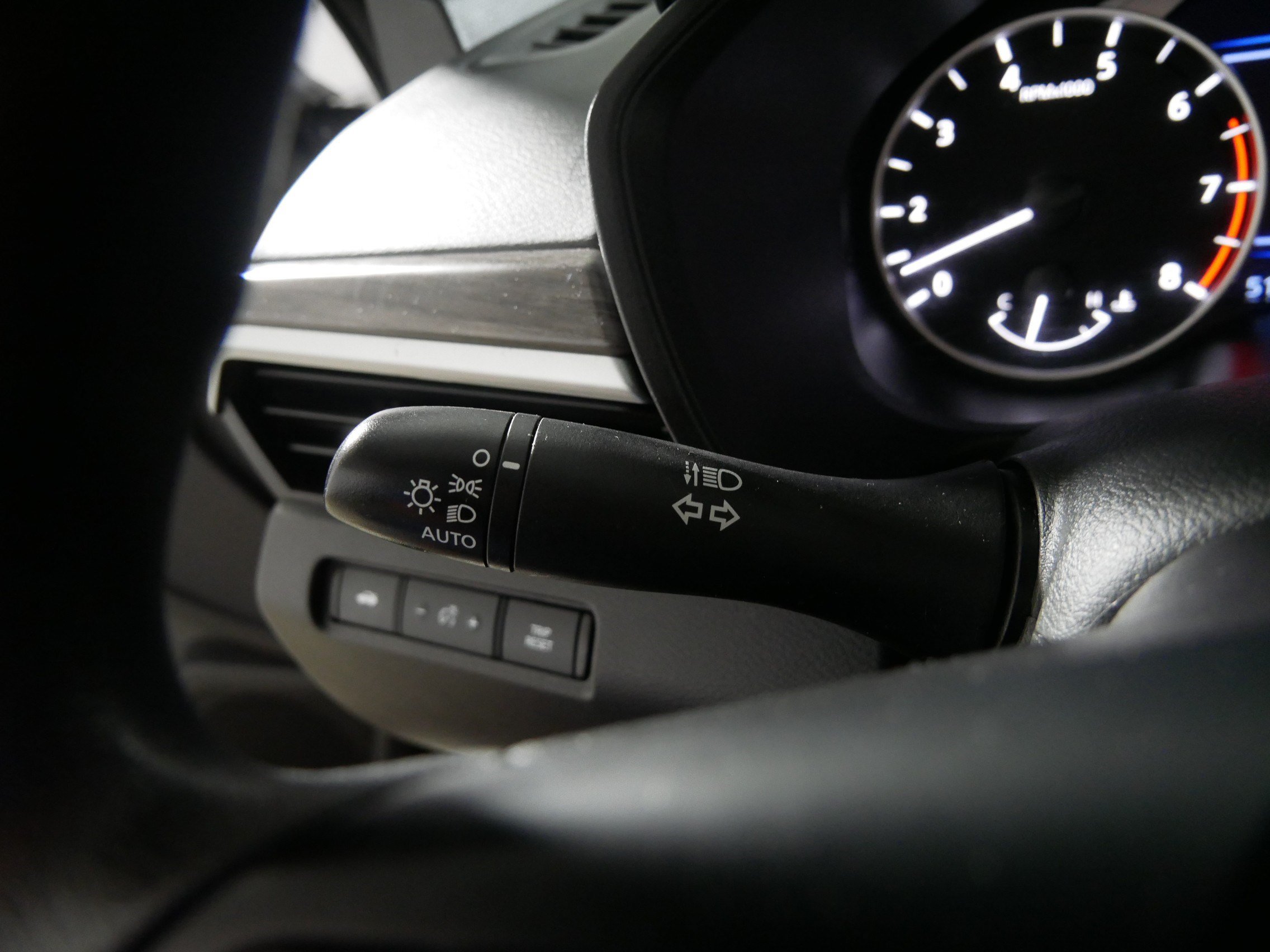 Used 2025 Nissan Altima 2.5 SV FWD image 32