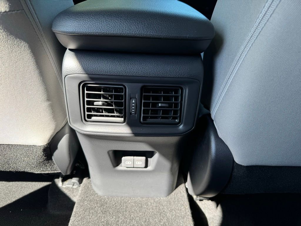 Used 2025 Toyota RAV4 XLE AWD/4WD image 12