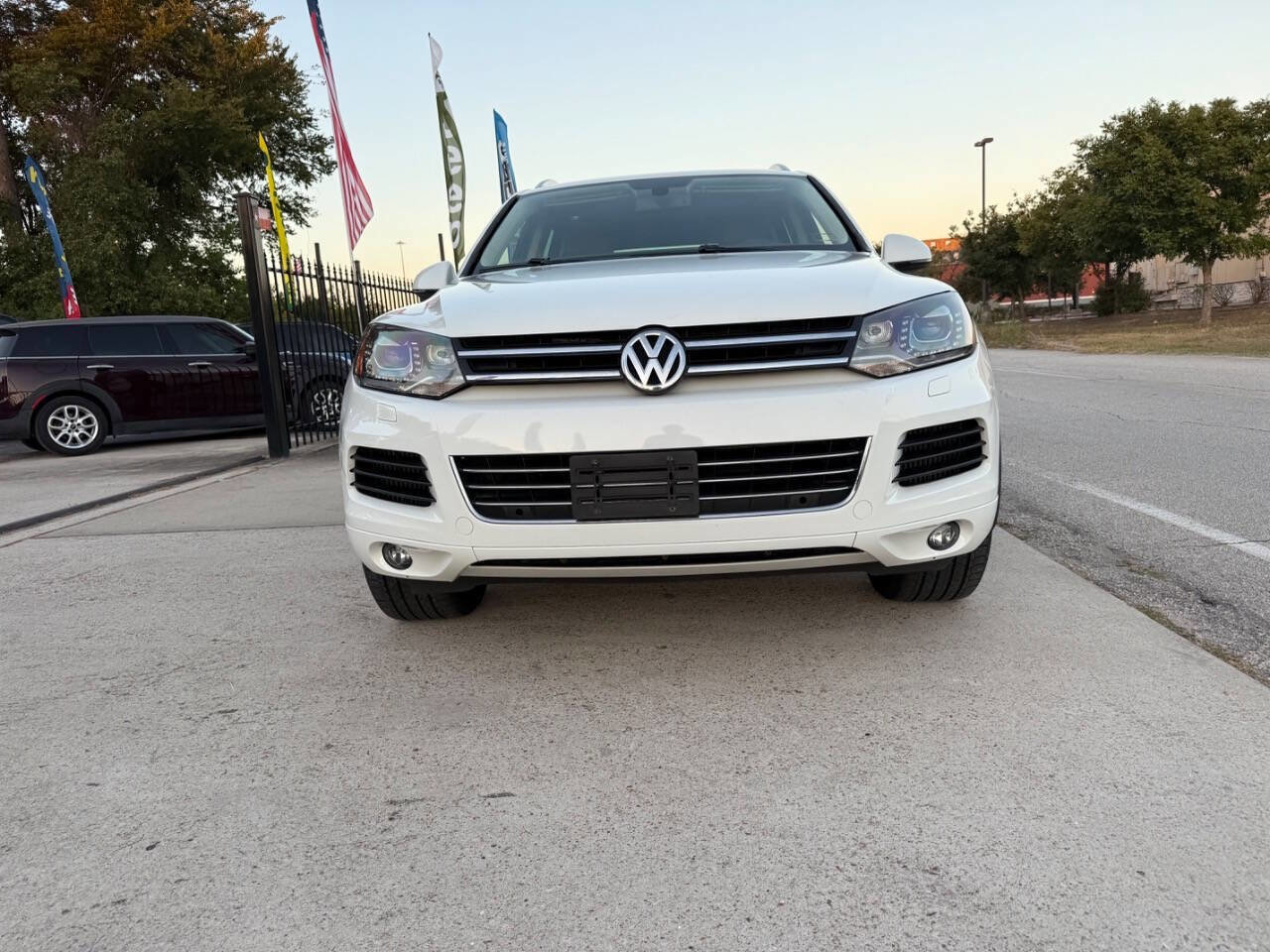 Used 2013 Volkswagen Touareg TDI image 4