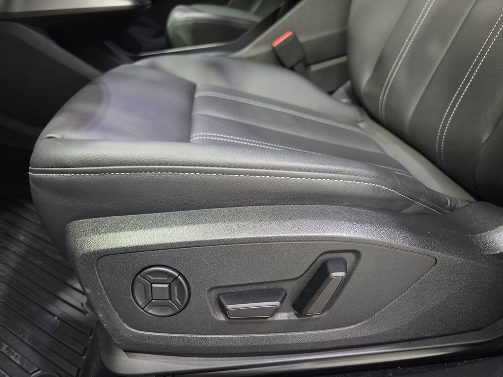 Used 2024 Audi Q4 e-tron Premium Plus AWD/4WD image 32