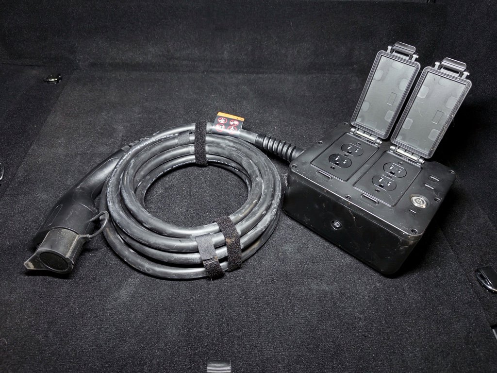 Used 2024 Jeep Wrangler Sahara image 7