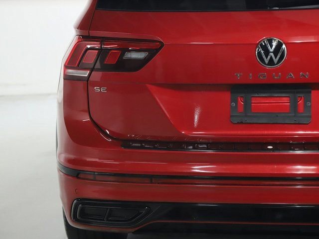 Used 2024 Volkswagen Tiguan SE R-Line image 45