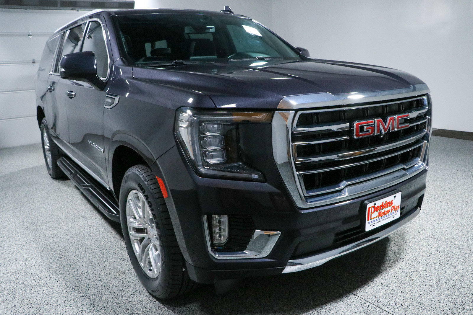 Used 2023 GMC Yukon XL SLT w/ SLT Luxury Package AWD/4WD image 5