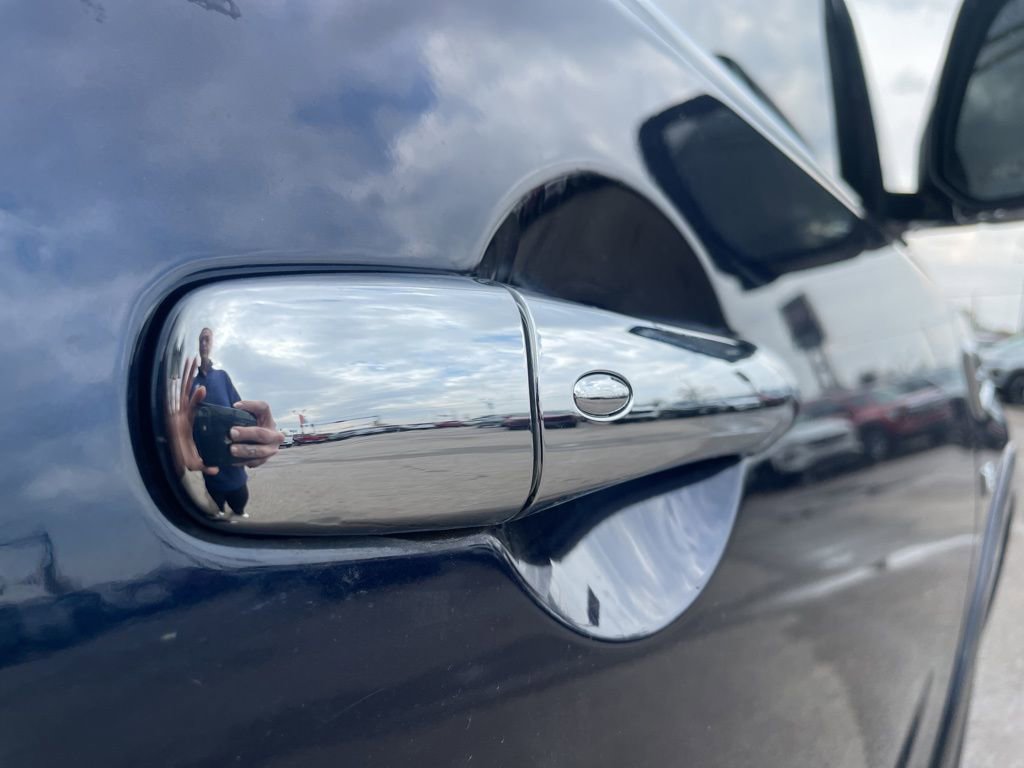 Used 2021 Nissan Armada Platinum w/ Captain's Chairs Package image 17