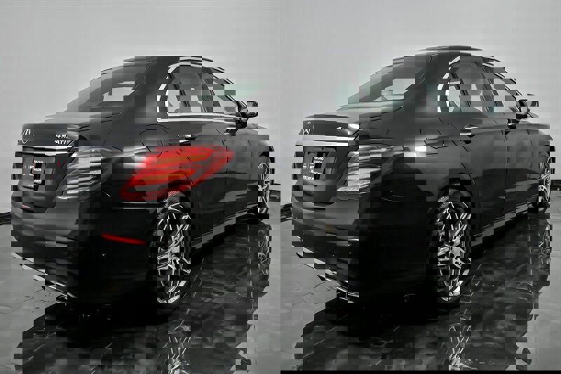 Used 2017 Mercedes-Benz E 300 4MATIC image 11