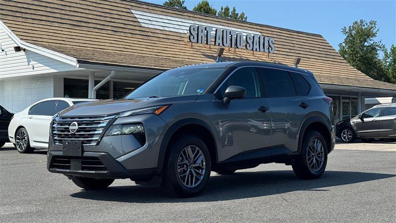 Used 2024 Nissan Rogue S AWD/4WD image 3