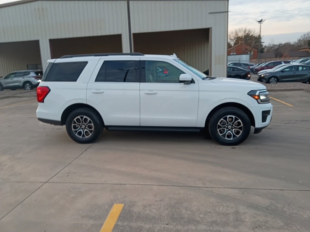 Used 2024 Ford Expedition XLT image 4