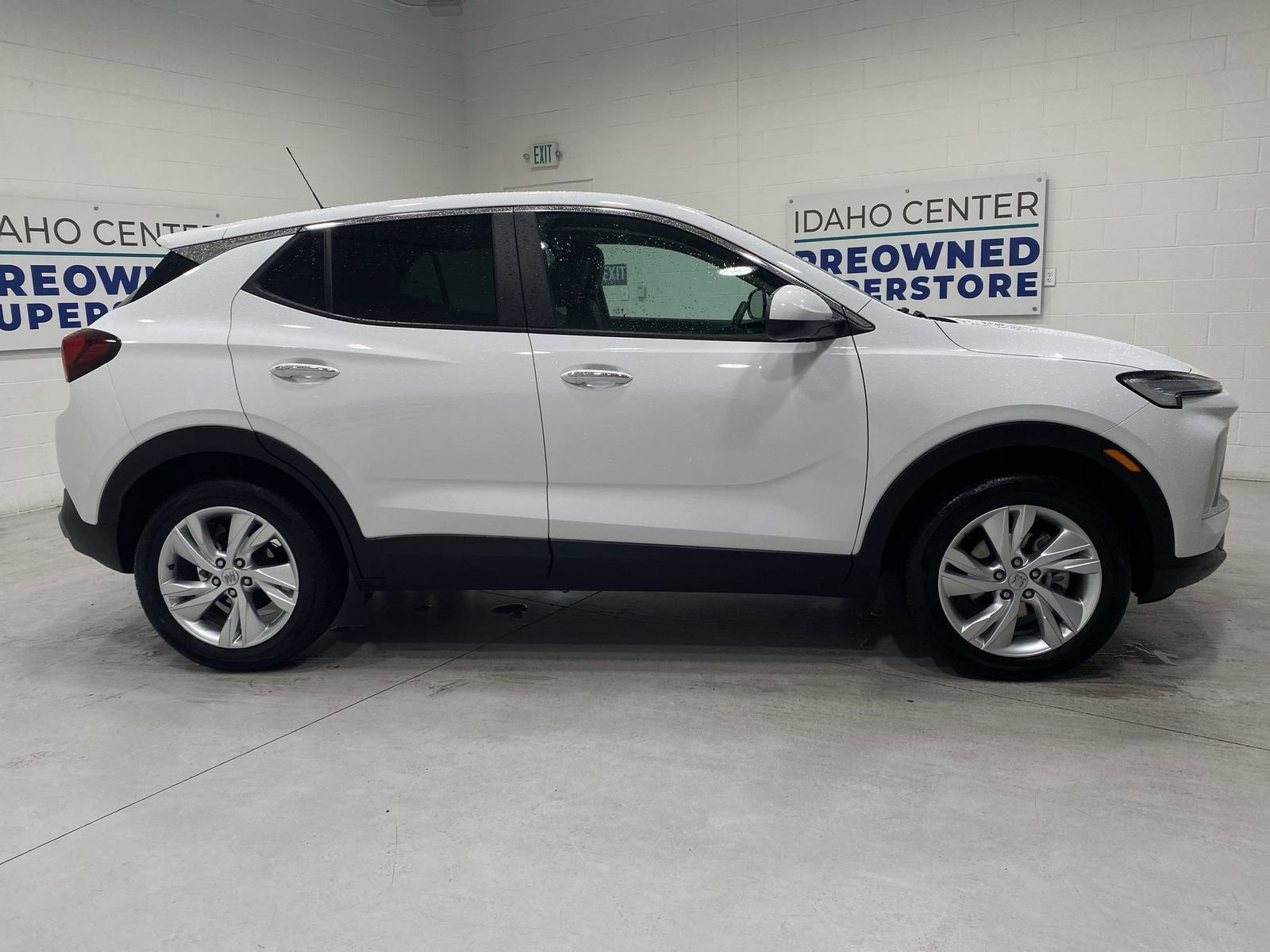 Used 2025 Buick Encore GX Preferred AWD/4WD image 9