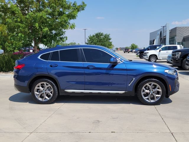 Used 2022 BMW X4 xDrive30i w/ Premium Package AWD/4WD image 2