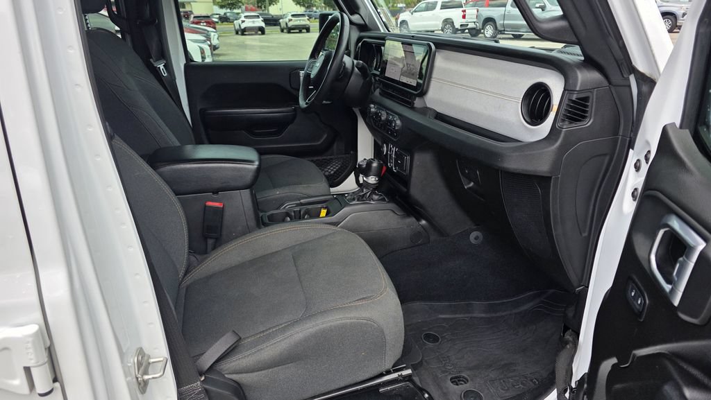 Used 2024 Jeep Wrangler Unlimited Sport AWD/4WD image 6