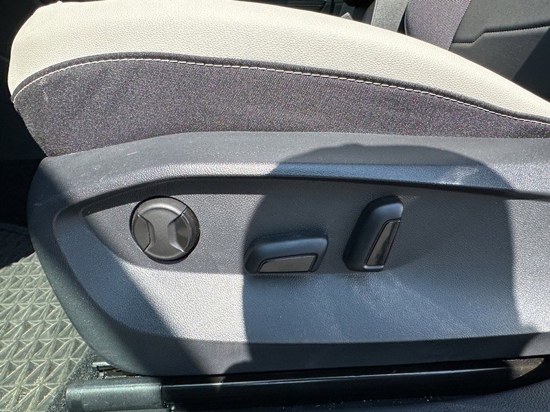 Used 2025 Volkswagen Taos SE w/ Panoramic Sunroof Package image 20