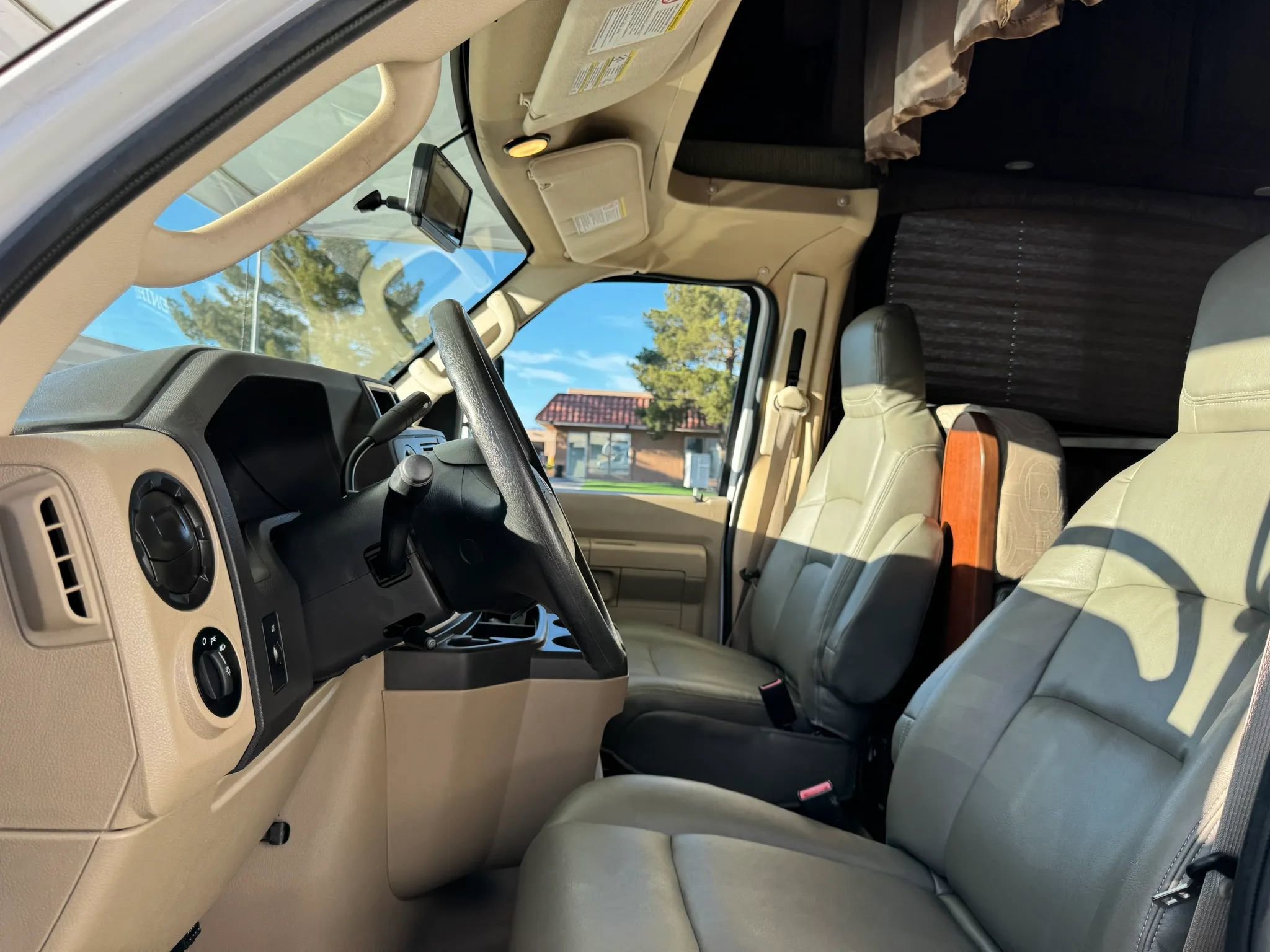 Used 2015 Ford E-450 and Econoline 450 Super Duty w/ Motorhome Prep Package image 25