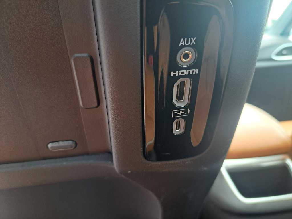 Used 2023 Chrysler Pacifica Pinnacle FWD image 30