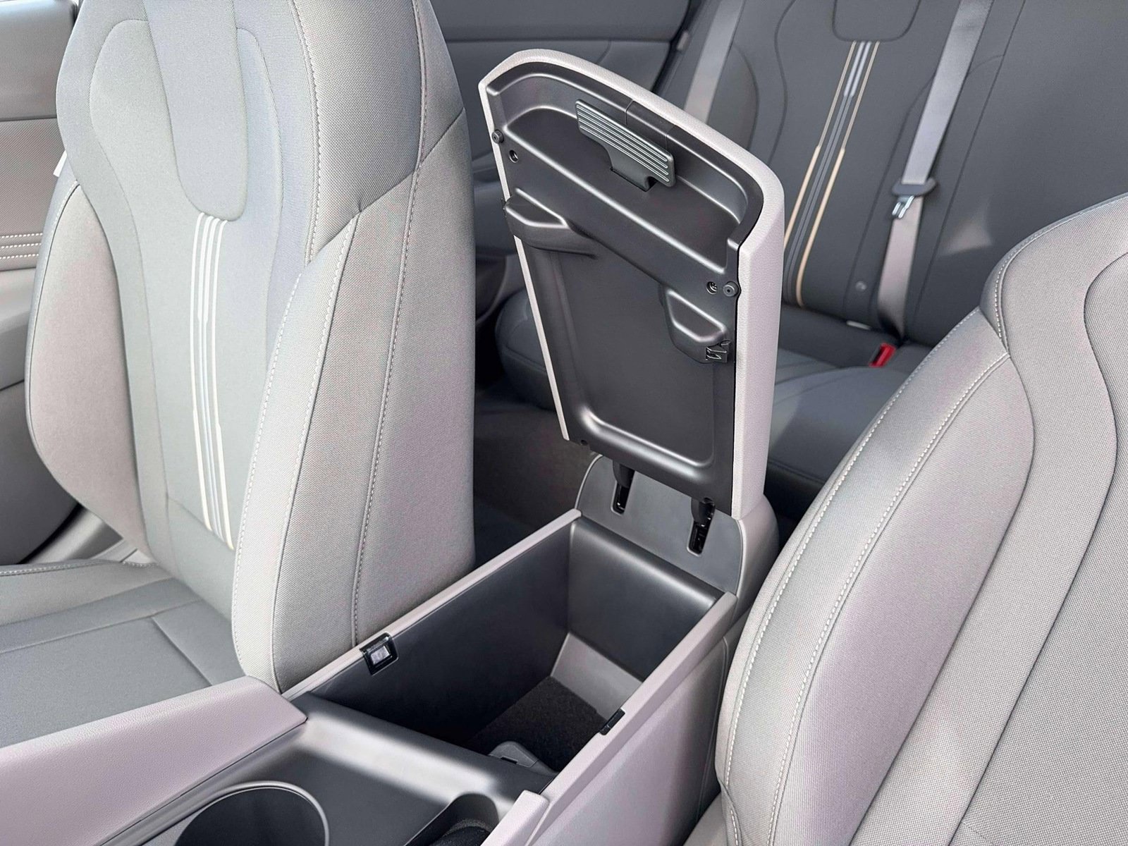 New 2026 Hyundai Elantra Sport FWD image 18