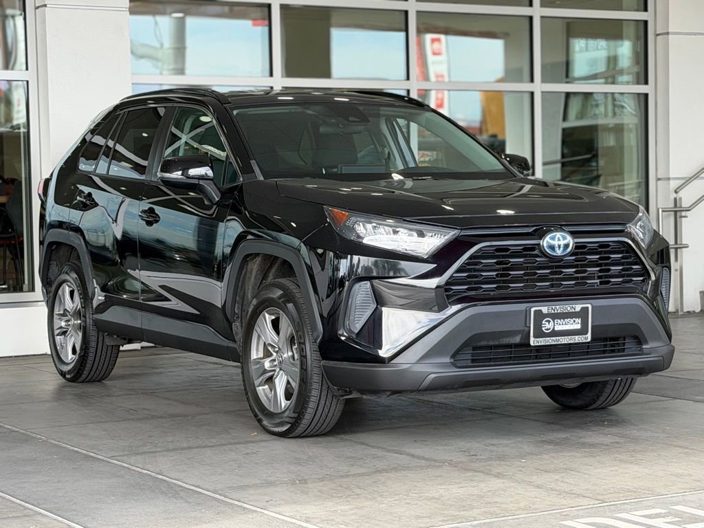 Certified 2022 Toyota RAV4 LE AWD/4WD image 6