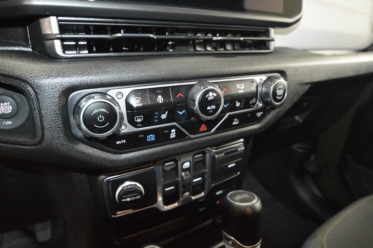 Used 2024 Jeep Wrangler Unlimited w/ Convenience Group AWD/4WD image 34