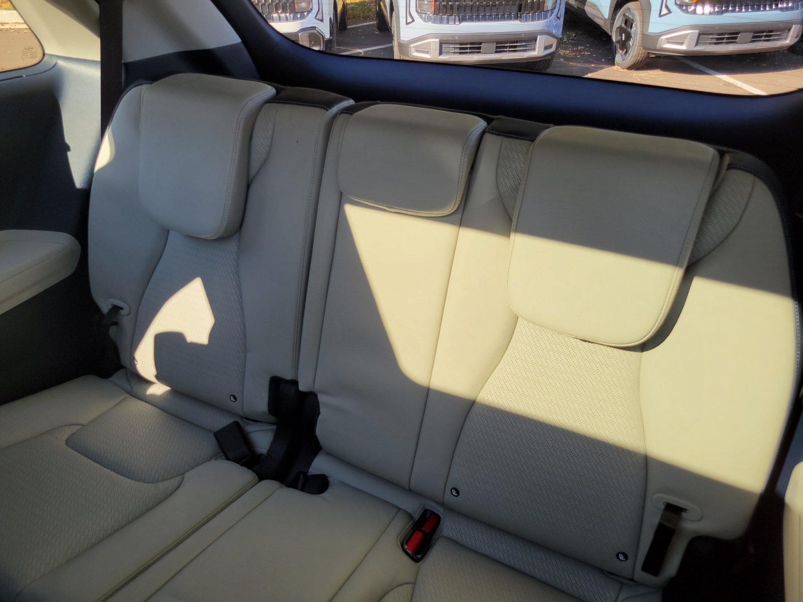 Certified 2025 Kia Carnival SX Prestige FWD image 32