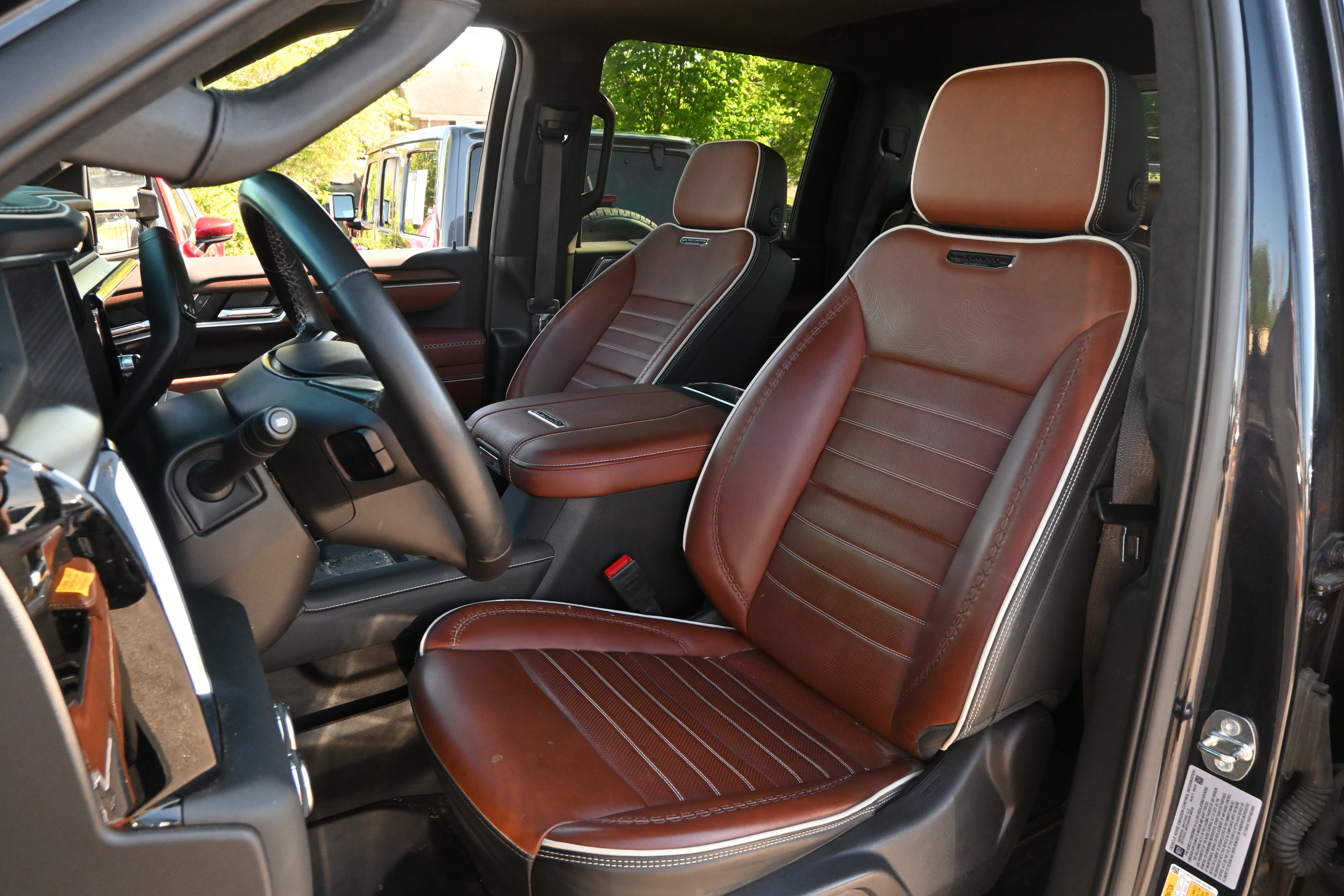 Used 2024 GMC Sierra 2500 Denali Ultimate w/ Max Trailering Package image 6