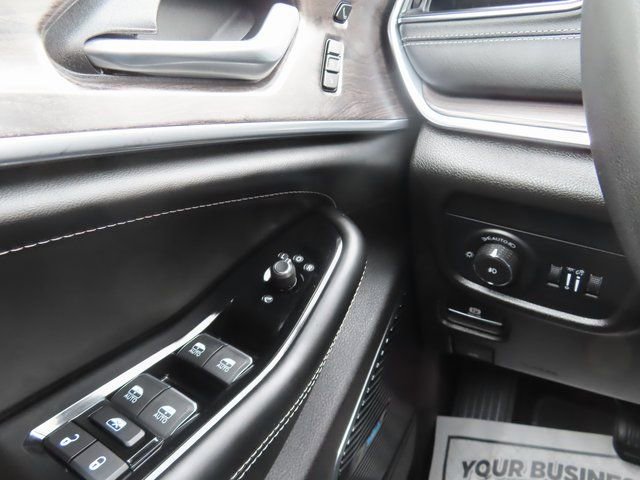 Used 2024 Jeep Grand Cherokee Overland w/ Luxury Tech Group IV image 35