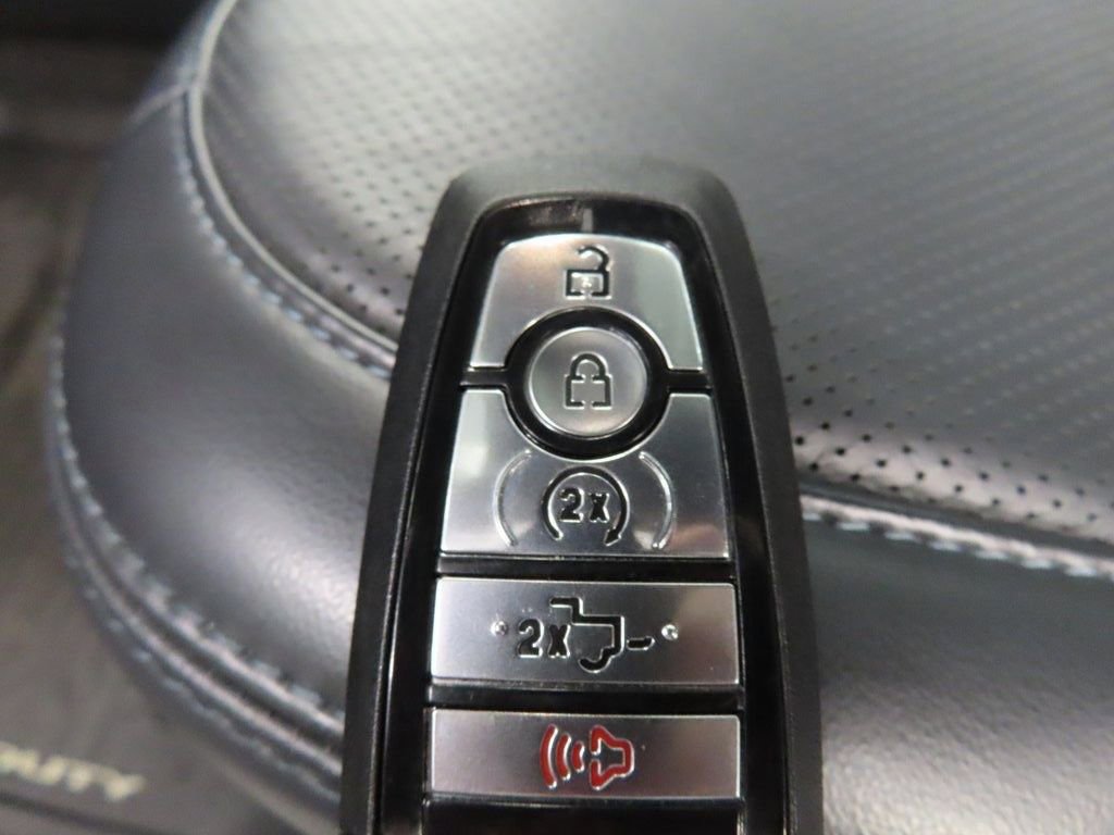 Used 2025 Ford F450 Platinum w/ FX4 Off-Road Package AWD/4WD image 59