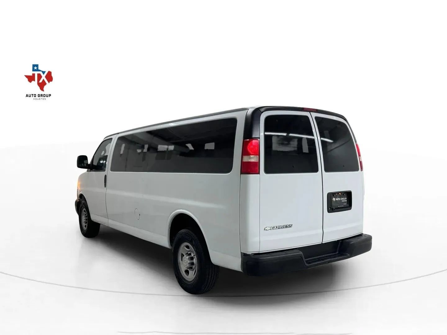 Used 2019 Chevrolet Express 3500 LS image 4