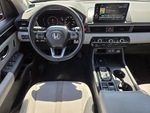 Used 2025 Honda Pilot Touring image 15
