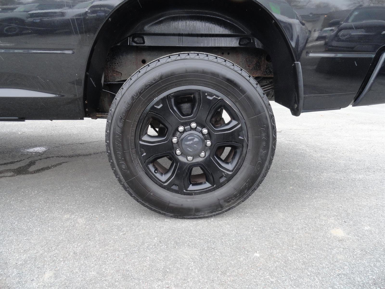 Used 2017 RAM 3500 Big Horn w/ Sport Appearance Group image 9