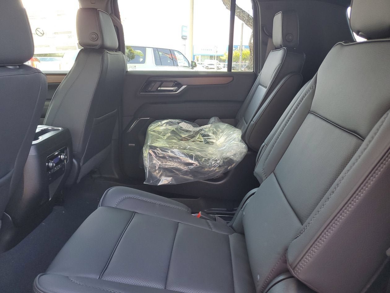 New 2026 GMC Yukon XL Denali w/ Sun & Power Step Package AWD/4WD image 11