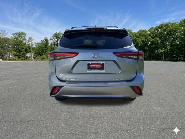 Used 2023 Toyota Highlander Platinum AWD/4WD image 7