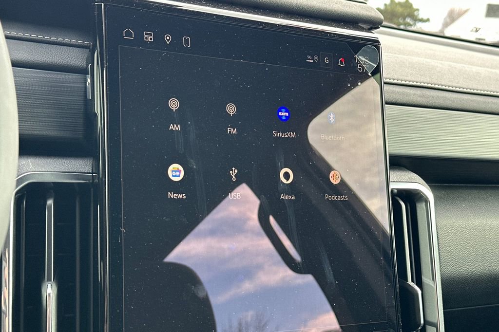 Used 2025 GMC Acadia Elevation image 17