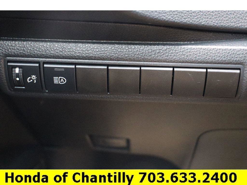 Used 2020 Toyota Corolla LE image 18