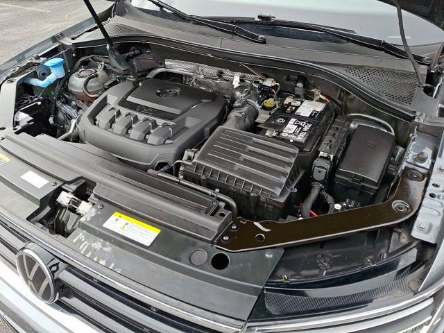 Certified 2024 Volkswagen Tiguan SE R-Line image 32