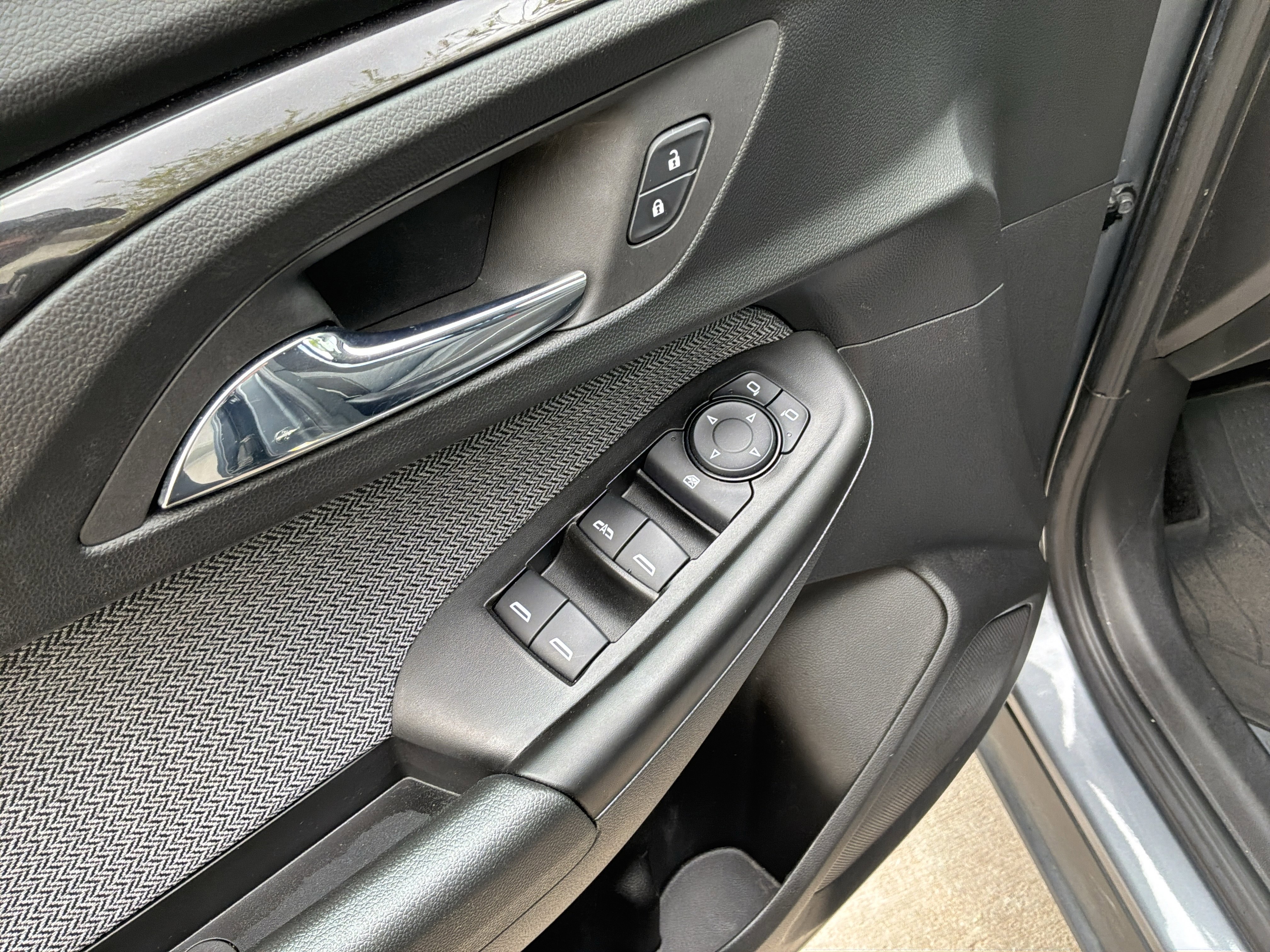 Used 2022 Chevrolet TrailBlazer LT AWD/4WD image 15