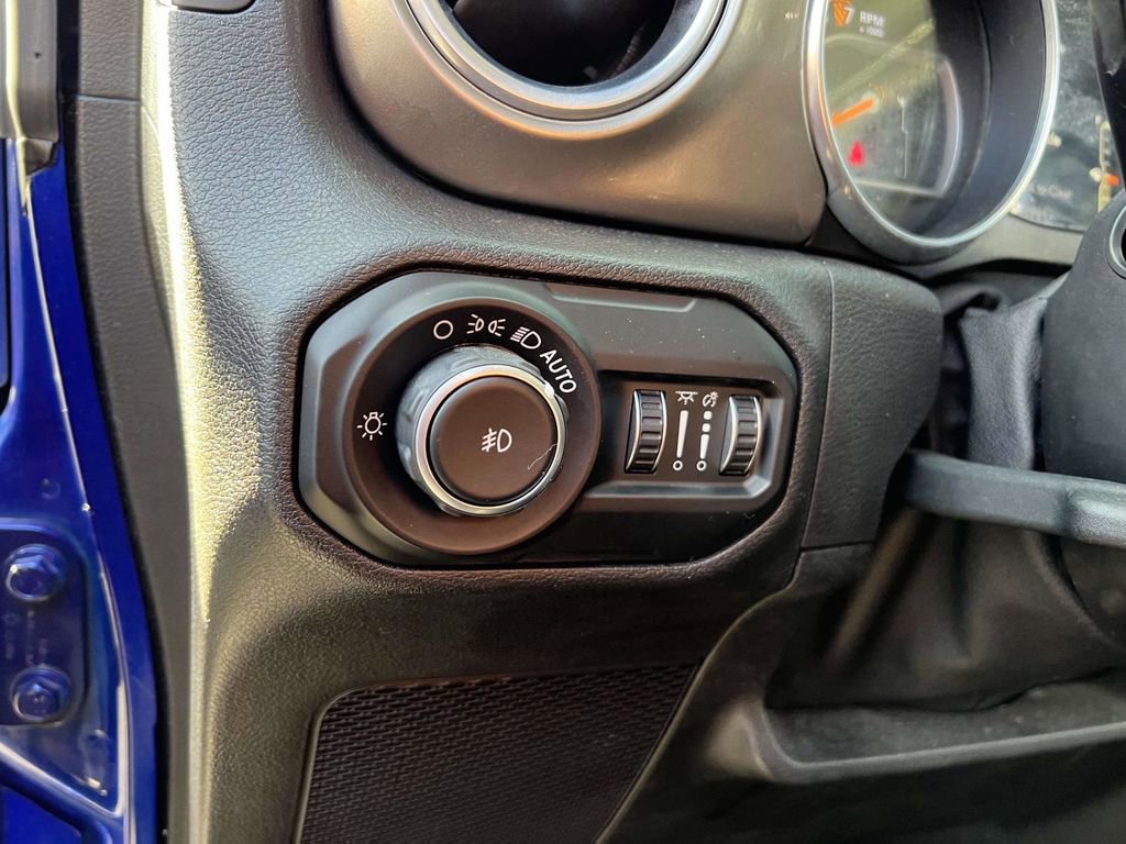 Certified 2018 Jeep Wrangler Unlimited Sahara image 28